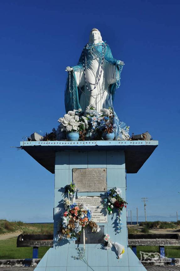 Monumento no trecho inicial da Praia do Cassino, já bem próximos de Rio Grande, no Rio Grande do Sul